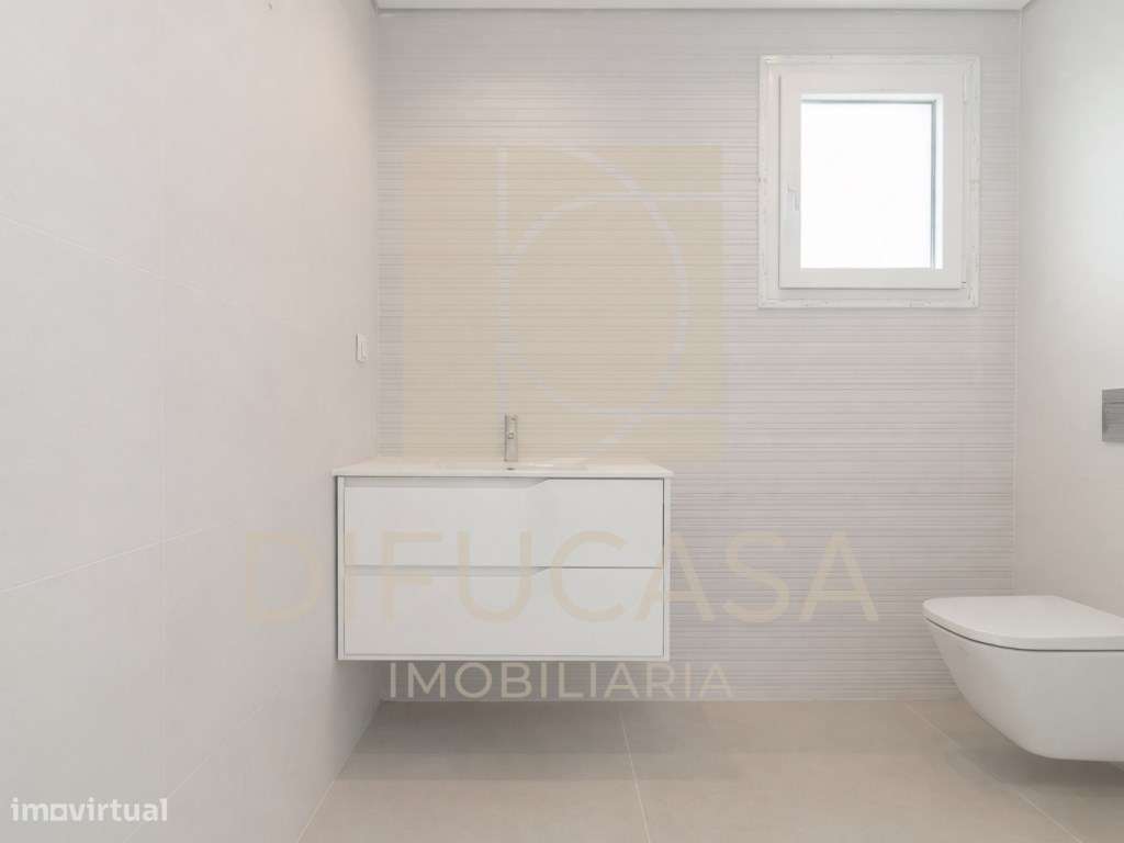 Moradia Isolada T4 c/ Piscina e Garagem-31