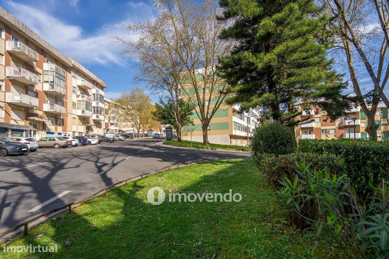 Apartamento T3 remodelado, com cozinha equipada, na Serra das Minas-42