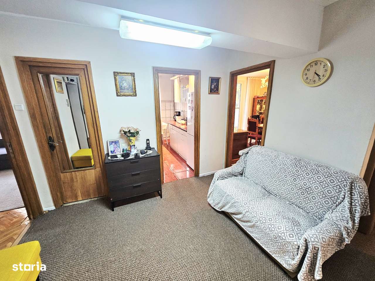 Vând apartament 4 camere-str.Splaiul Crișanei-13