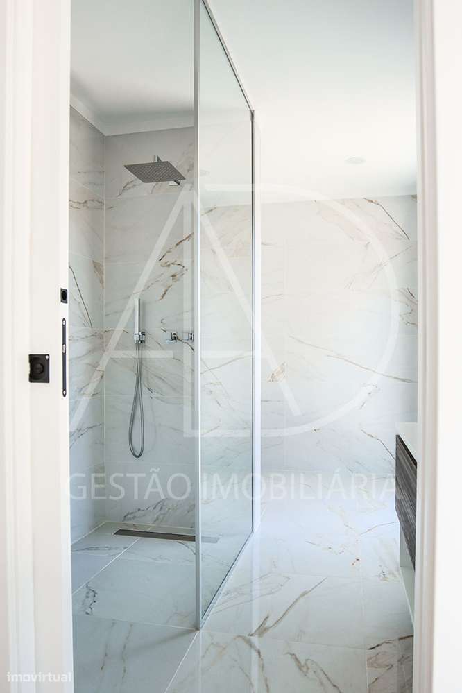 Moradia, 367 m², Corroios-10