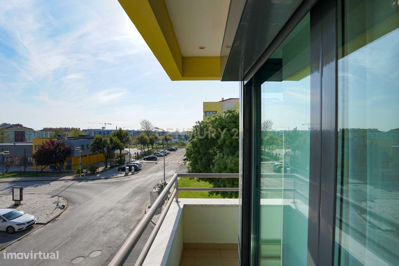 Apartamento T3 na Praça da Concórdia, Montijo-32