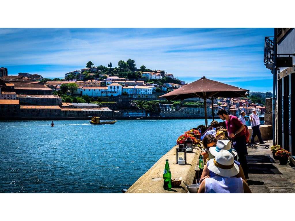 Prédio para Reabilitação com PIP Aprovado-10