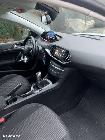 Peugeot 308 1.6 BlueHDi Active S&S - 17