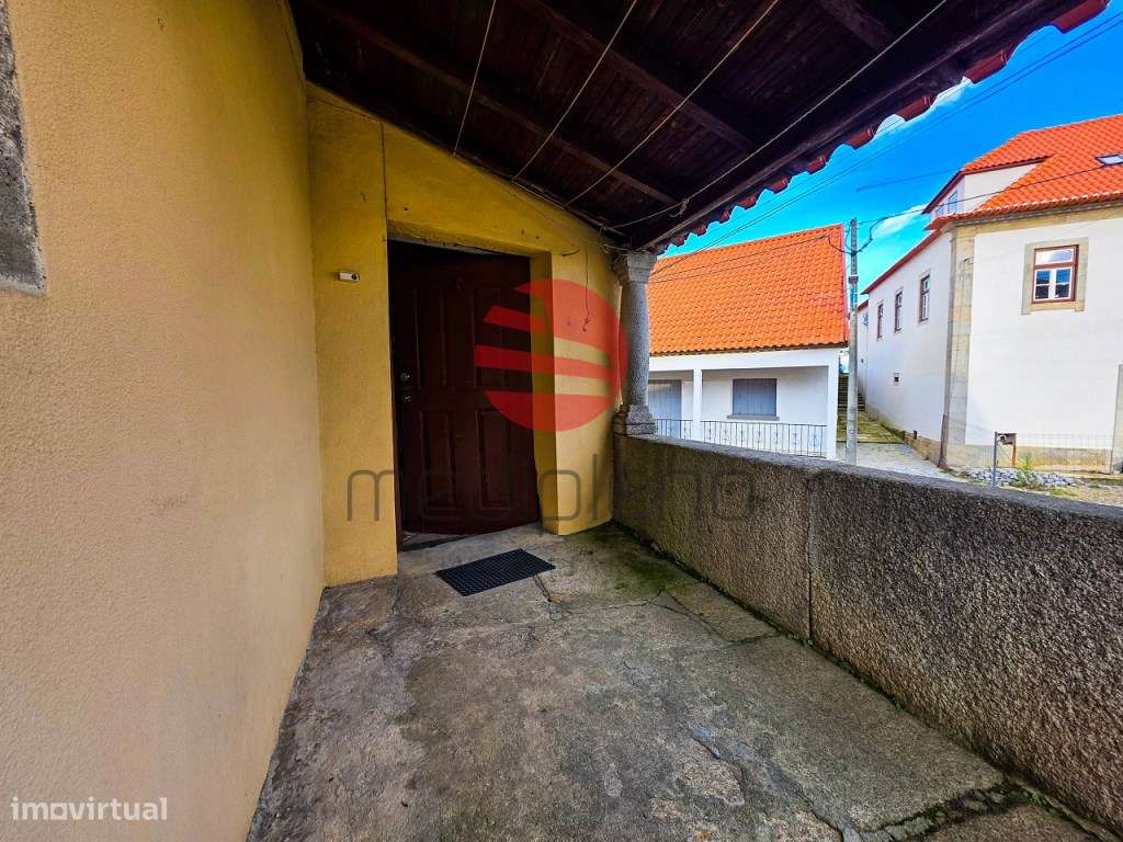 MORADIA T8 C/ LOGRADOURO, COMÉRCIO E TERENO-3