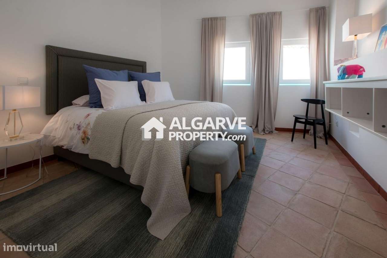 Moradia tradicional V4 totalmente remodelada com vista mar perto de Bo - Grande imagem: 3/27