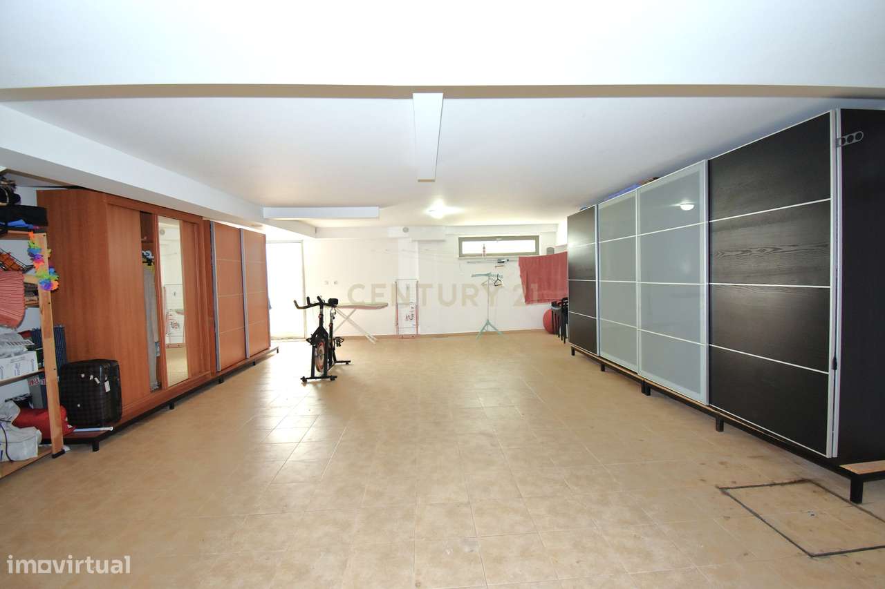 Moradia T3+1 em Alcochete: Luxo e Conforto!-55