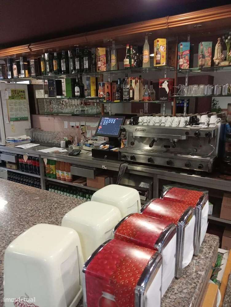 GRANDE OPORTUNIDADE ! TRESPASE DE CAFE EM GAIA-48