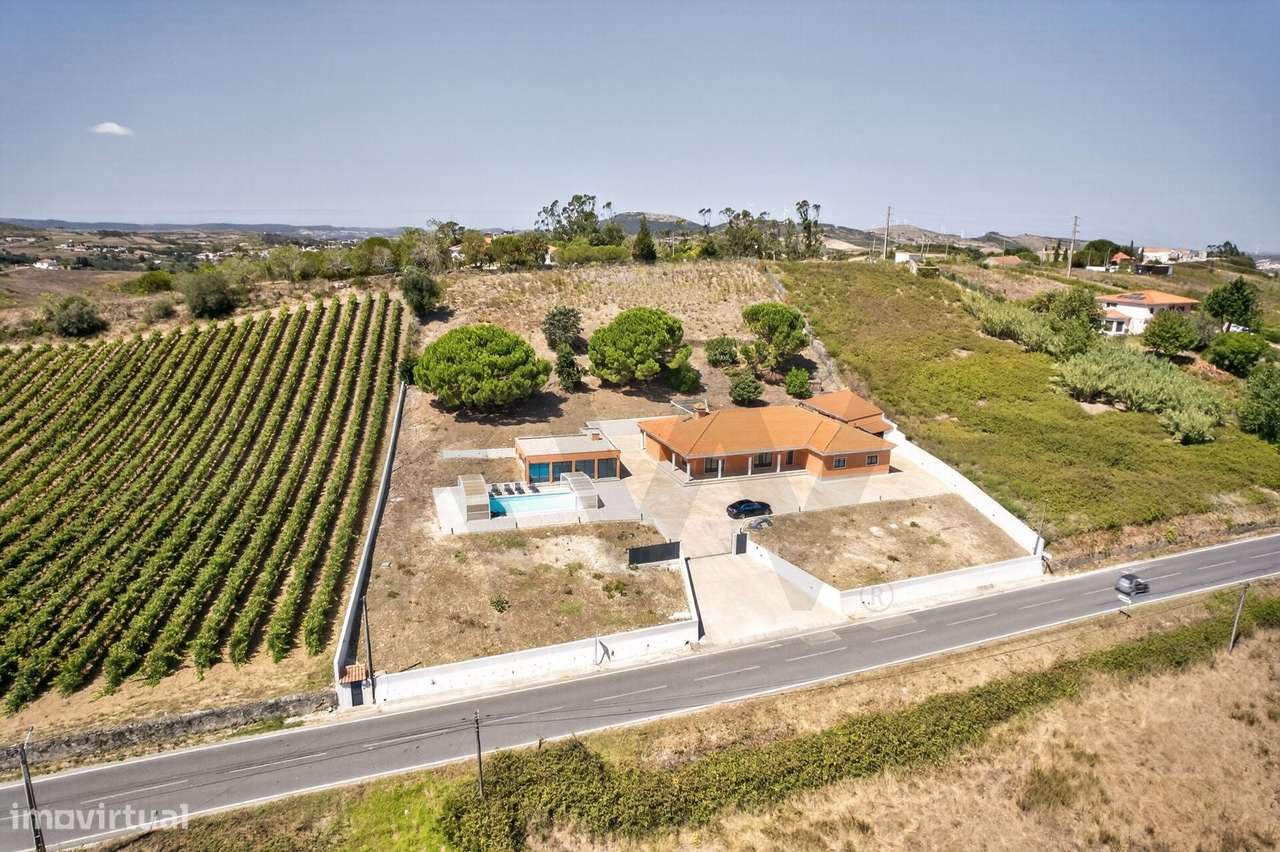Moradia T5 com piscina e mais de 8.000 m2 de terreno | Seramena, Sobra-1