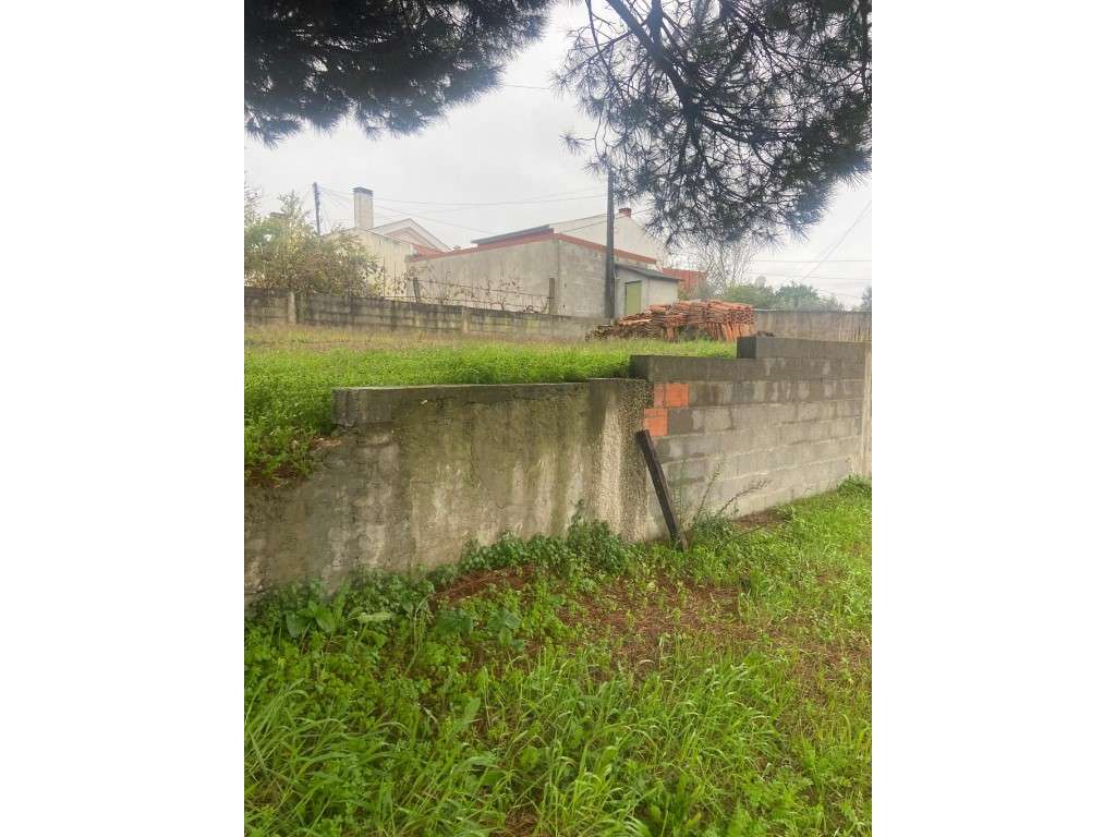 Casa térrea para recuperar na Carapinheira-12