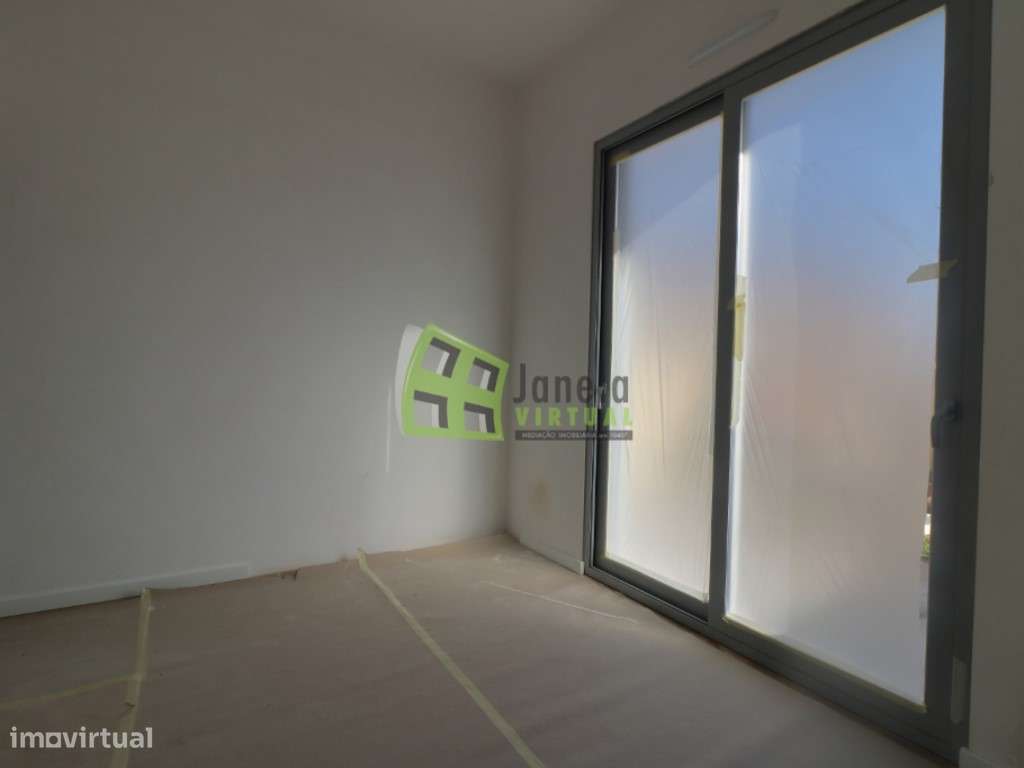 Apartamento T1 Novo com Logradouro - Quinta do Conde - Grande imagem: 4/12
