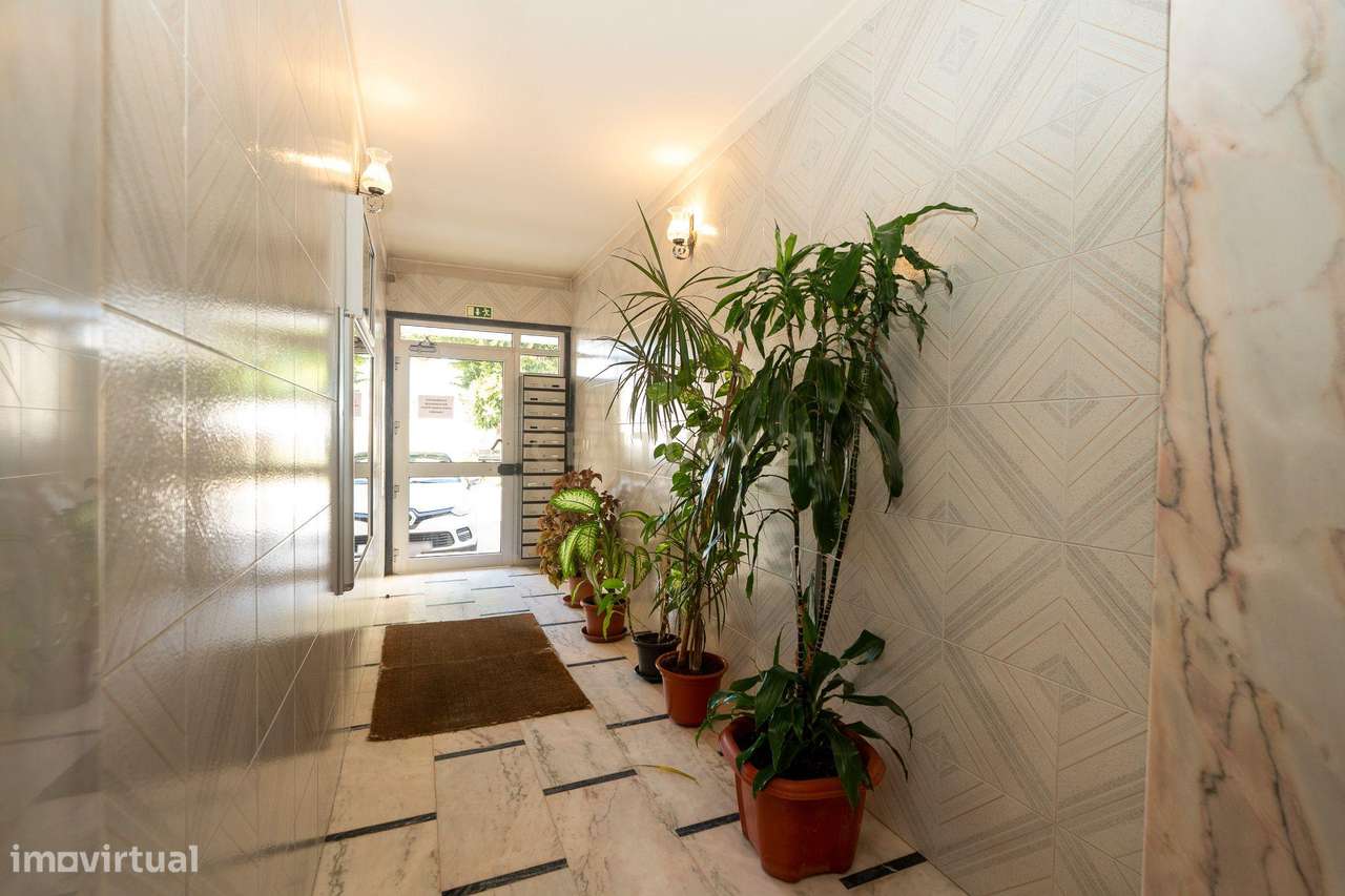 T1 em Odivelas com Parqueamento | Localização Privilegiada junto às Co-21