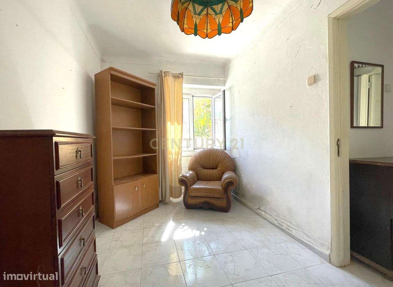 T2 com logradouro – Para remodelação – Almada - Grande imagem: 4/7