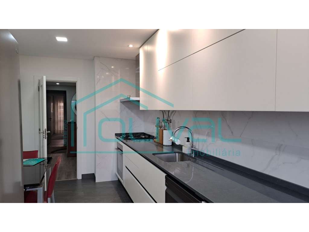 Belíssimo T3 totalmente renovado e mobilado em Póvoa Sta. Iria - Grande imagem: 4/33