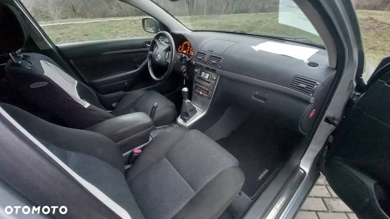 Toyota Avensis 1.8 VVT-i Combi - 19