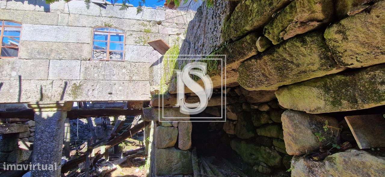 Moradia para Restaurar T3 situada em Campos, UDF de Ruivães e Campos,-10