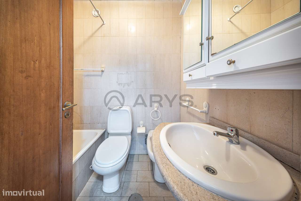 Apartamento T1+1 localizado em São Vitor constituído por elevador e...-6