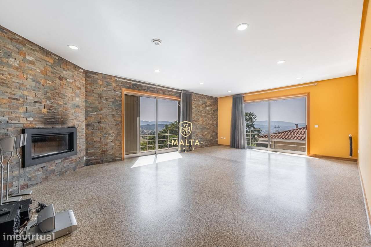 Moradia de Sonho na zona da Falperra!-41