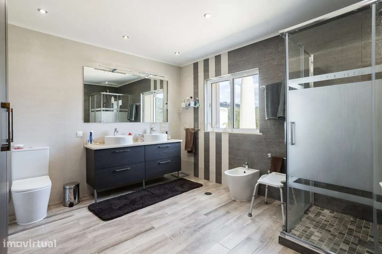 Moradia T3 com piscina e amplo espaço exterior-26