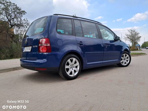 Volkswagen Touran 2.0 TDI DPF BlueMotion Technology Cup - 6