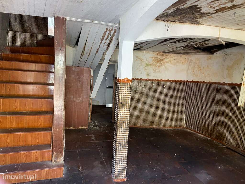 Casa para Recuperar em Montemor o Velho com Terraço e Lareira - Grande imagem: 5/12