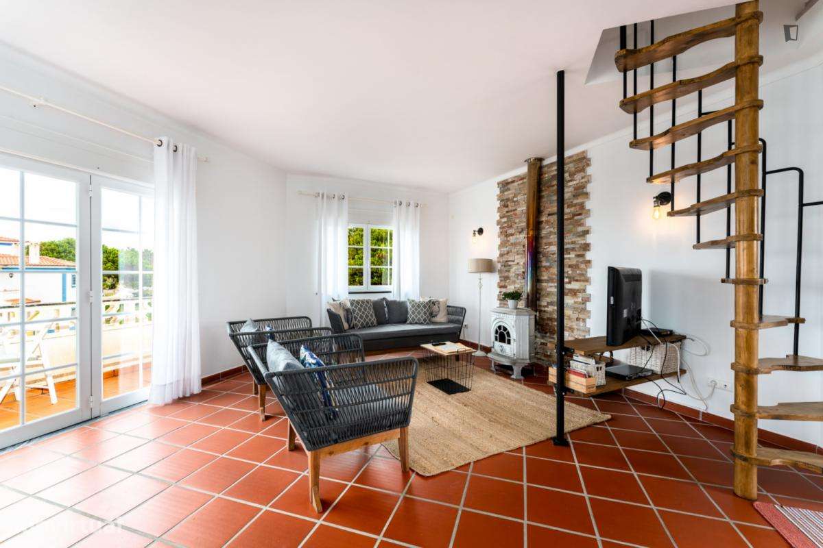 Quarto - localizado em Arregaça Coimbra - Grande imagem: 2/10