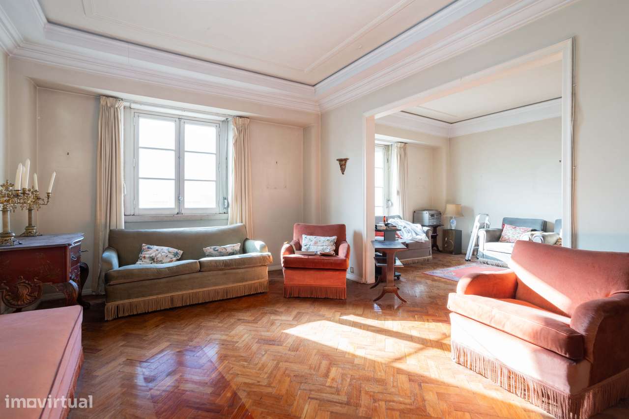 Apartamento T6 para Remodelação Total nas Avenidas Novas - Grande imagem: 4/40