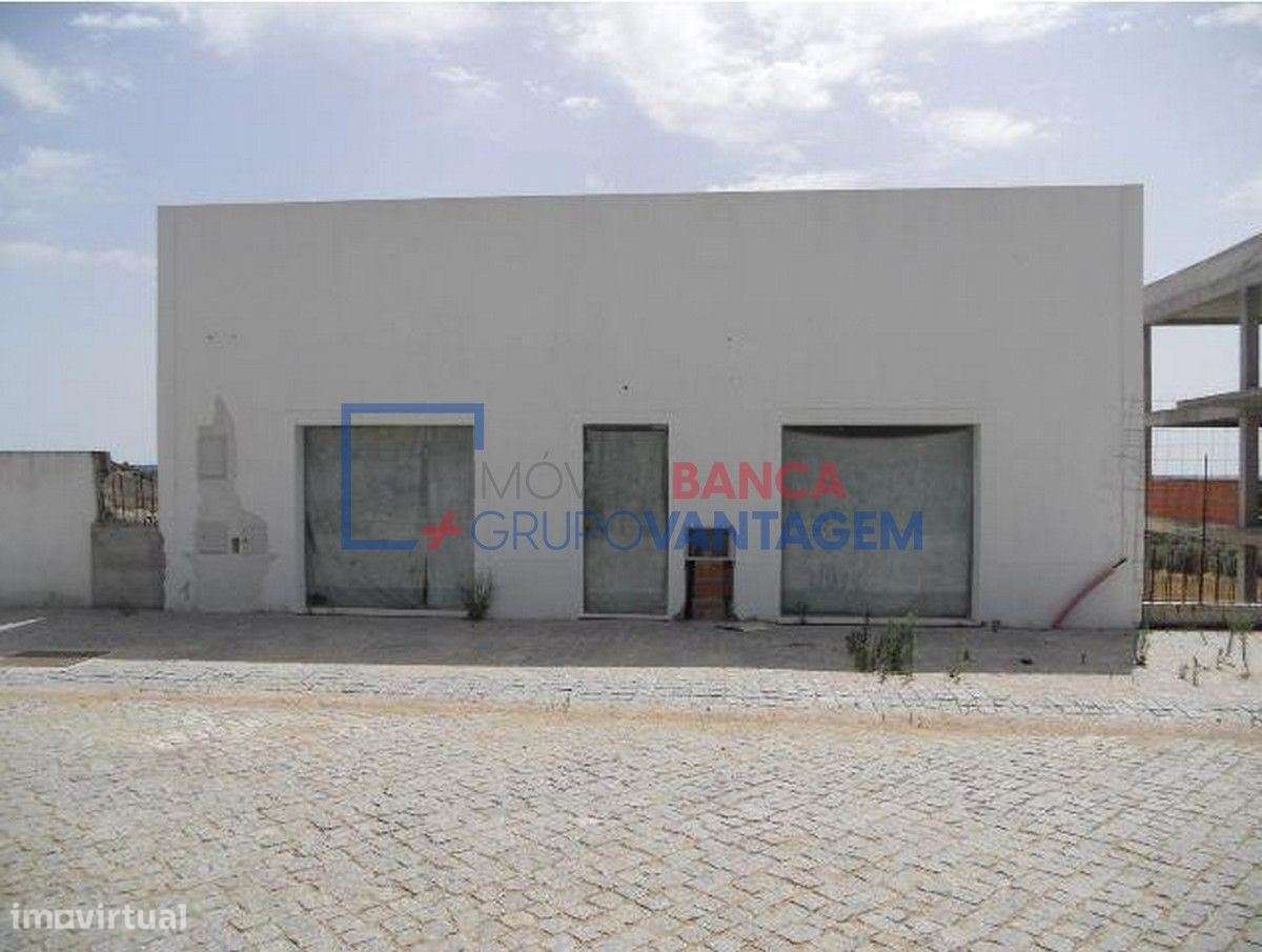 Lote de terreno urbano com 670m2, destinado a comércio e com constr... - Grande imagem: 2/9