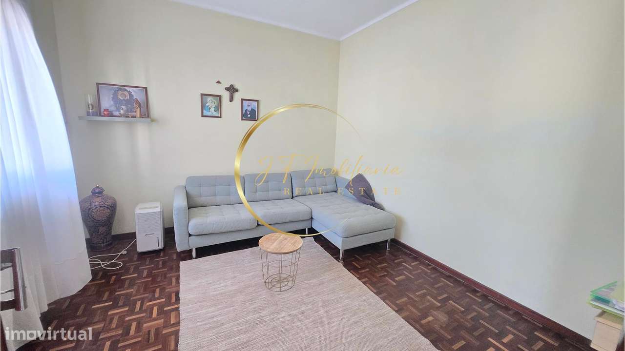Moradia Geminada T4 com armazem-31