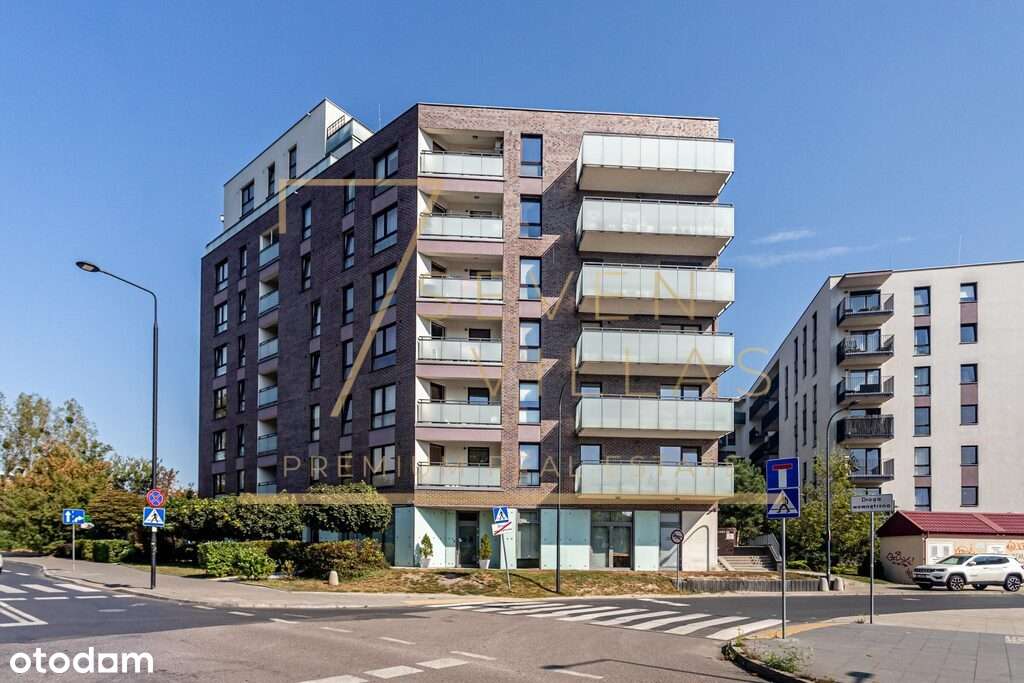 Apartament z balkonem i garażem-0