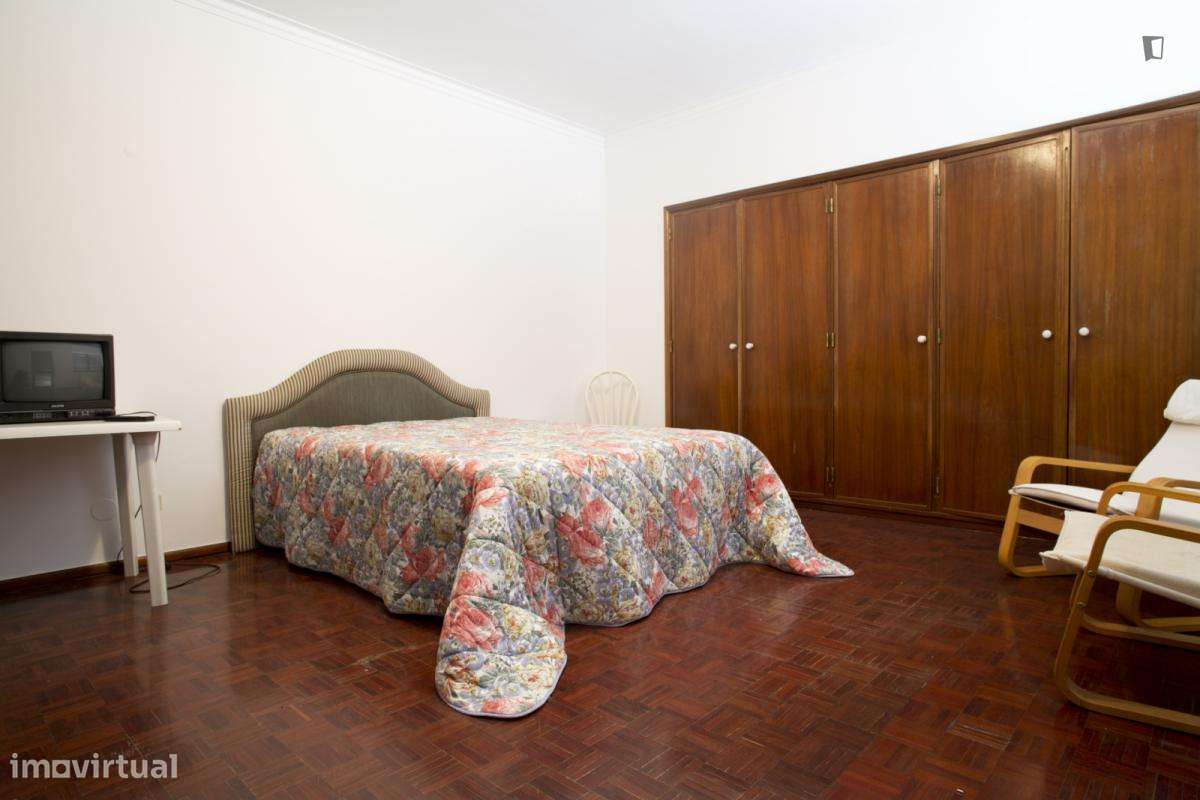 Quarto - localizado em Algés Lisbon - Grande imagem: 3/9