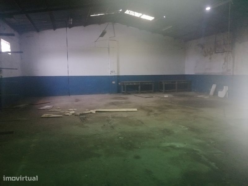 Armazém 195m2  Lisboa  com logradouro - 1100m2 - Grande imagem: 1/4