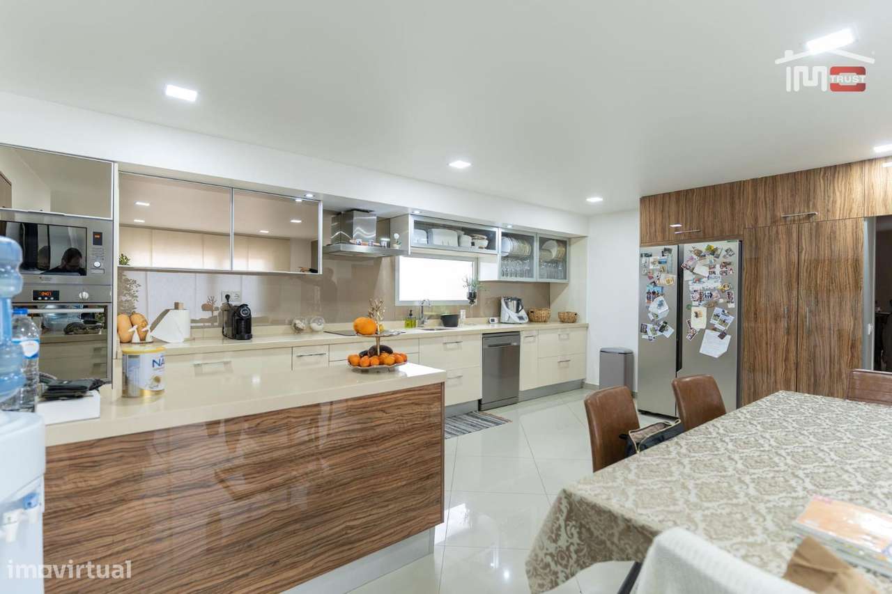 Excelente   Moradia  com  piscina  e  áreas  acima  da  media  e  e... - Grande imagem: 4/34