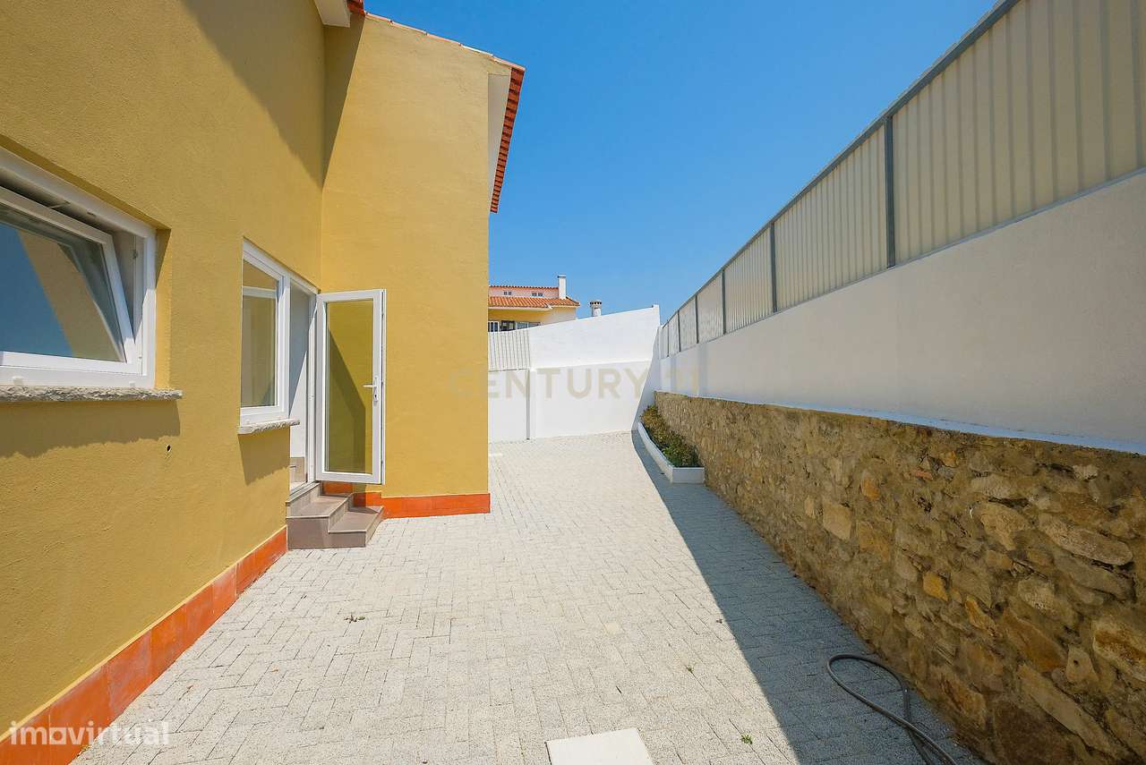 Moradia T4 Renovada no Estoril | Conforto, Espaço e Excelente Localiza-43