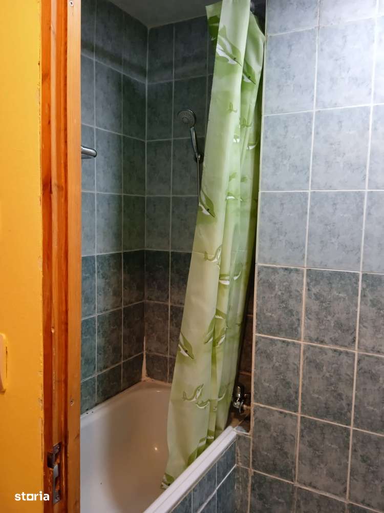 Vând apartament 2 camere, Mănăștur , decomandat, etaj 1-1