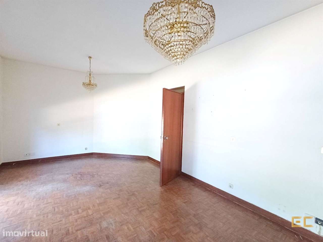 Apartamento T3 com Garagem - Abadias!-3
