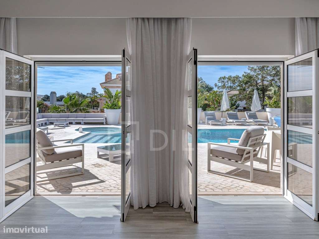 Moradia T6+1 em Soltróia, junto à praia, com piscina-8