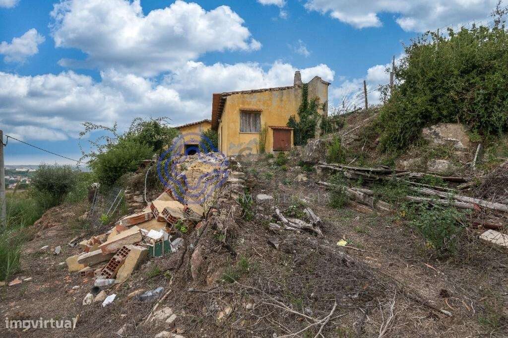 Moradia térrea T1 em Vidais, Caldas da Rainha para reconstruir-19