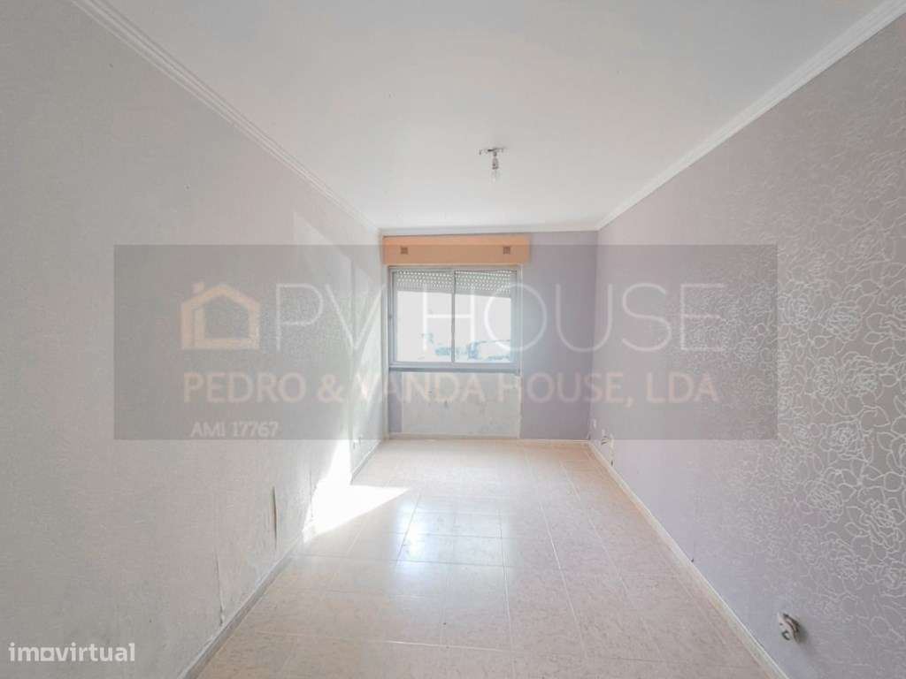 Apartamento T2 Benfica Rua Actriz Maria Matos n15 R/c-3