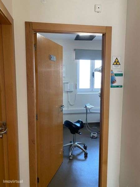 Trespasse de Gabinete Dentário em Pleno Funcionamento - Grande imagem: 4/4