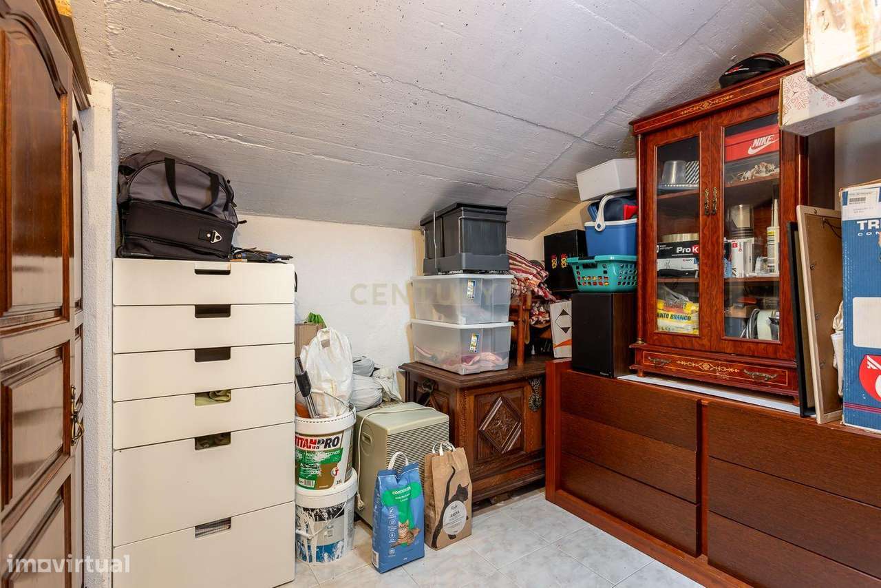 Apartamento T3 Remodelado com Arrecadação e Parqueamento-24