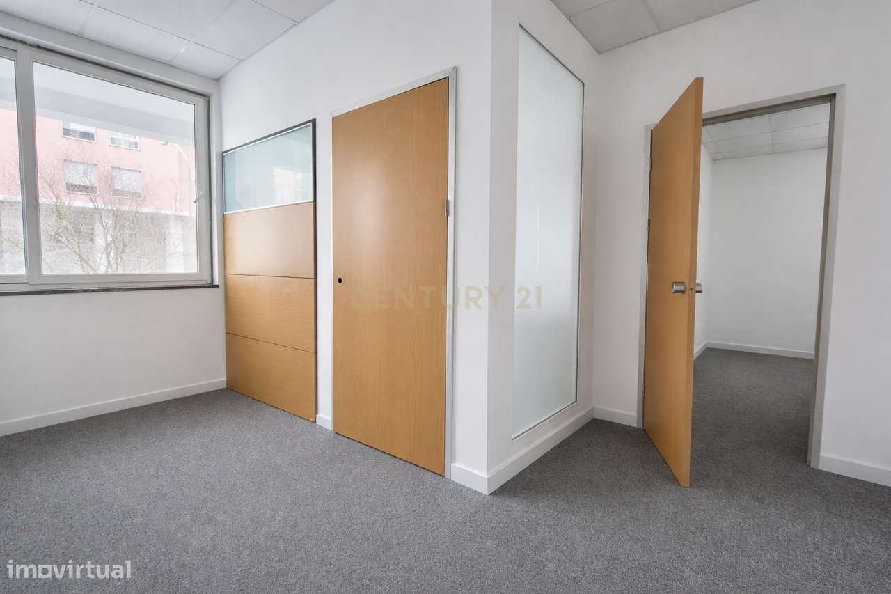 Escritório com Viabilidade de Conversão em Habitação - Grande imagem: 4/19