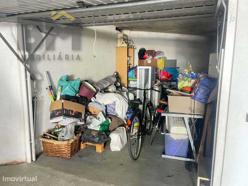 Garagem fechada localizada num sossegado bairro da cidade de Castel... - Grande imagem: 3/6