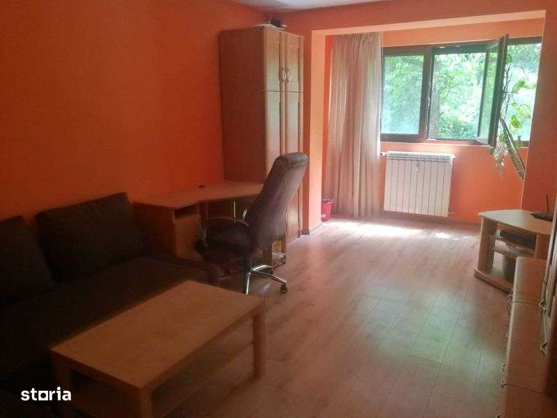 Vand apartament 2 camere ( persoana fizica)
