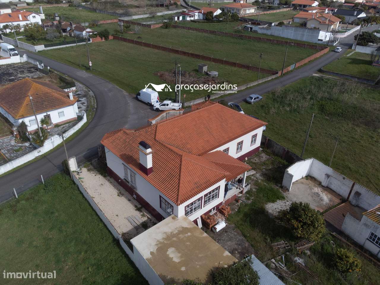 Moradia T3 com História, Conforto Moderno e Proximidade à Praia-28