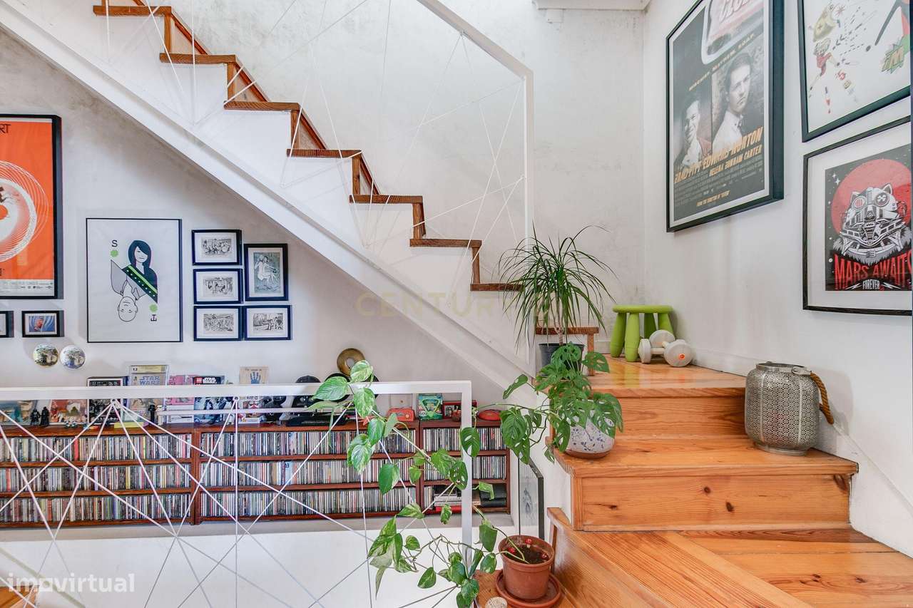 Terreno de 956m2 com duas moradias em Alcântara, Lisboa, uma T4 e T3-39