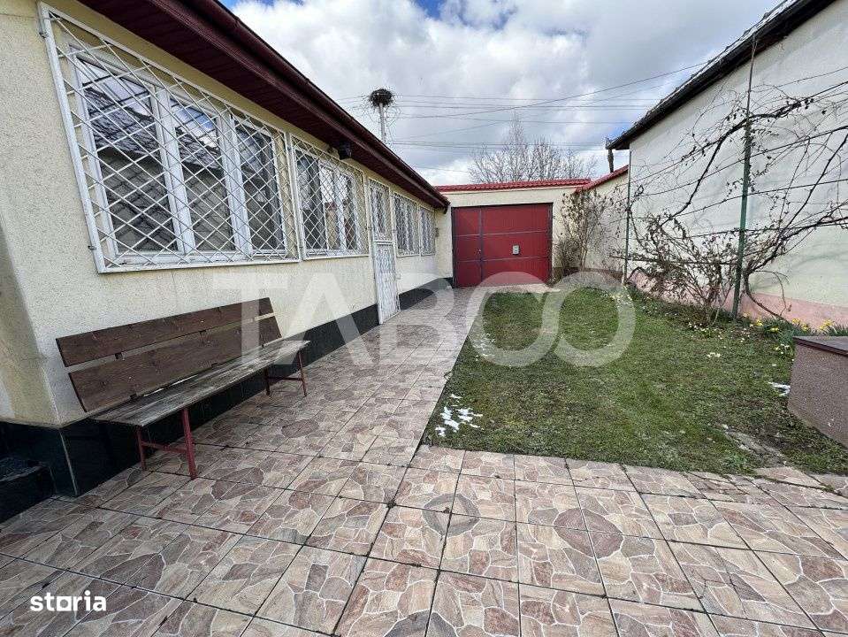 Casa familiala pentru locuit sau vacanta , spatioasa si confortabila . - Imagine principală: 2/16