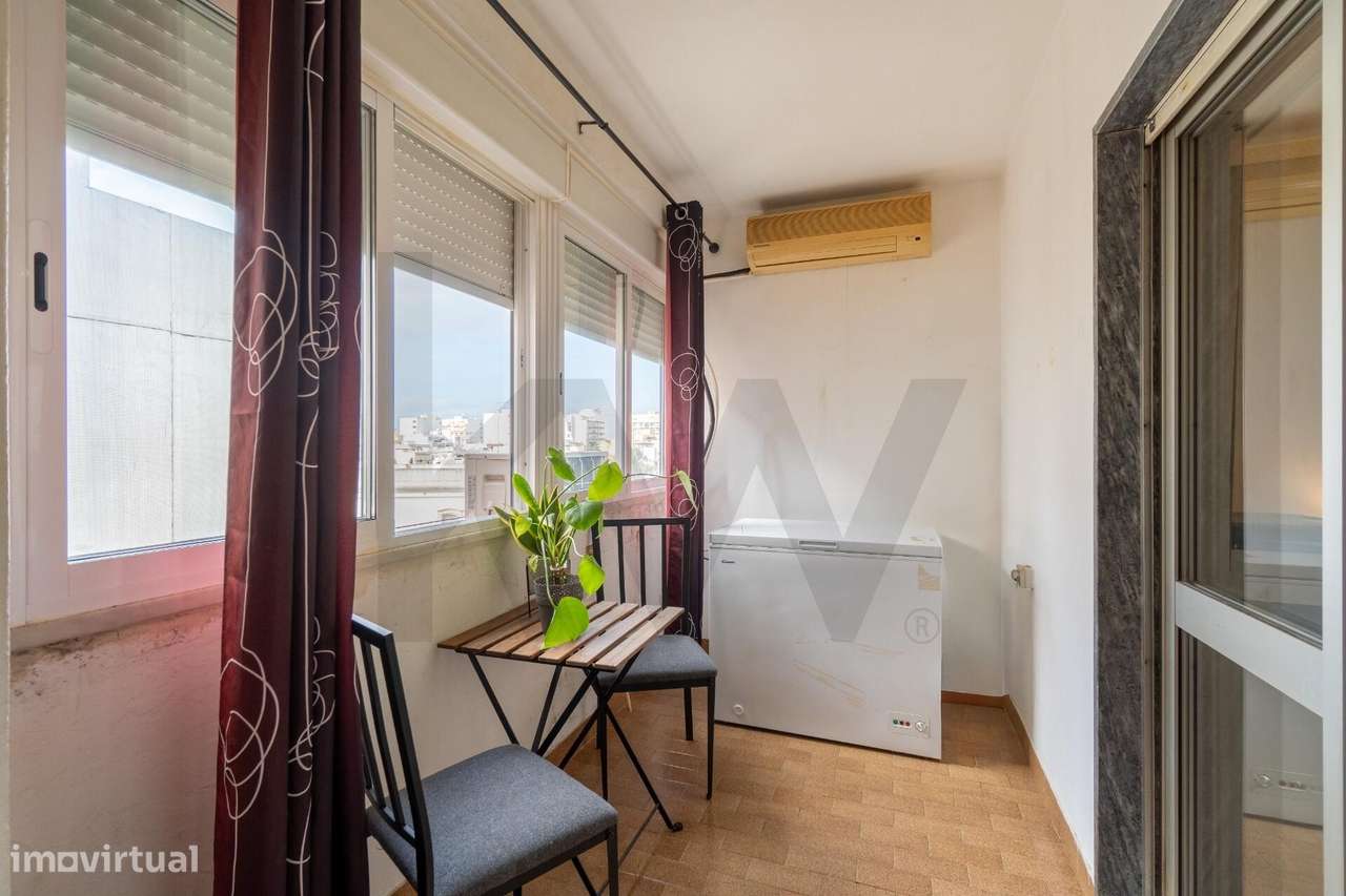 Apartamento T2 na Rua Dr. José Afonso, Quelfes - Conforto, Remodelado-11