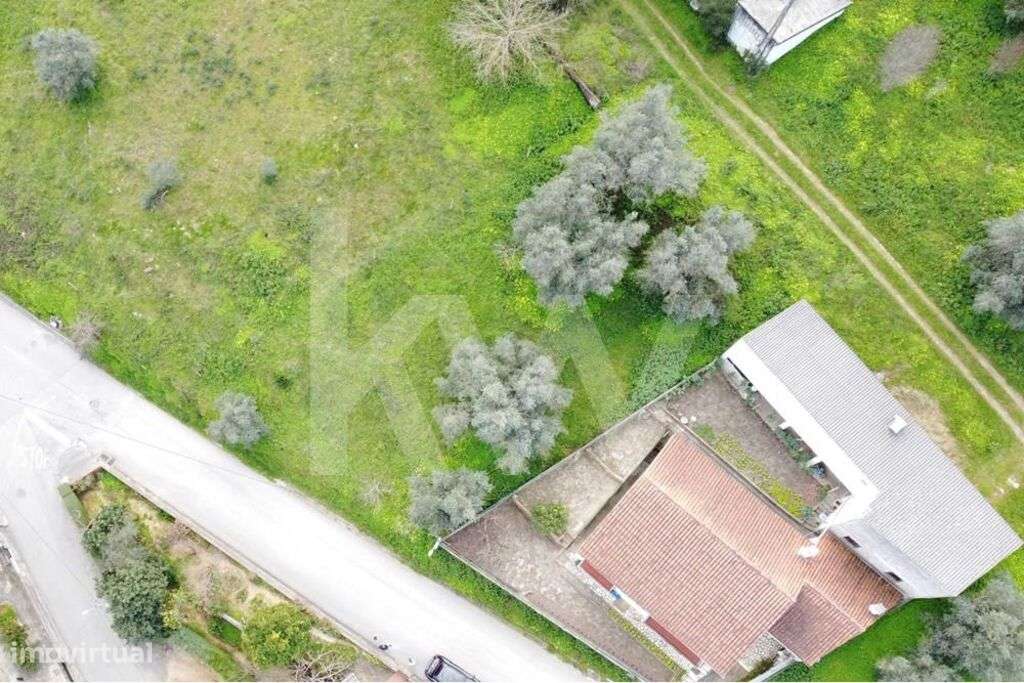 Terreno urbano com 650m2 e viabilidade de construção no centro de Sant - Grande imagem: 3/7