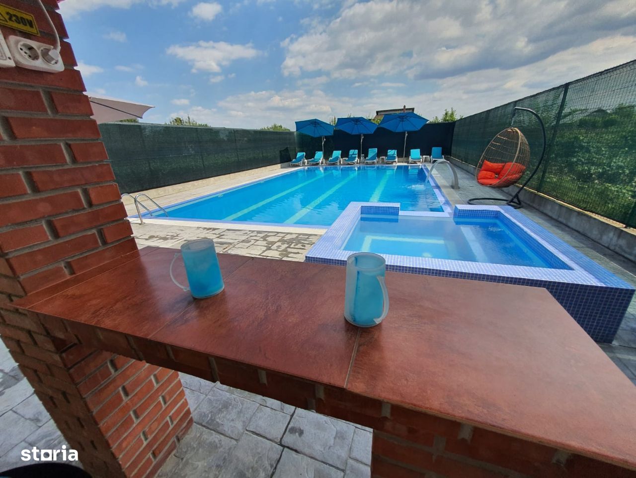 Locatie evenimente/petreceri la piscina, jacuzzi, piscina interioara