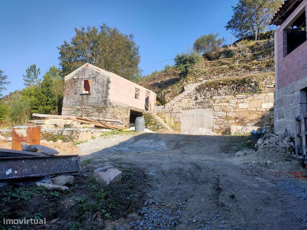 Moradias por recuperar - Grande imagem: 4/16